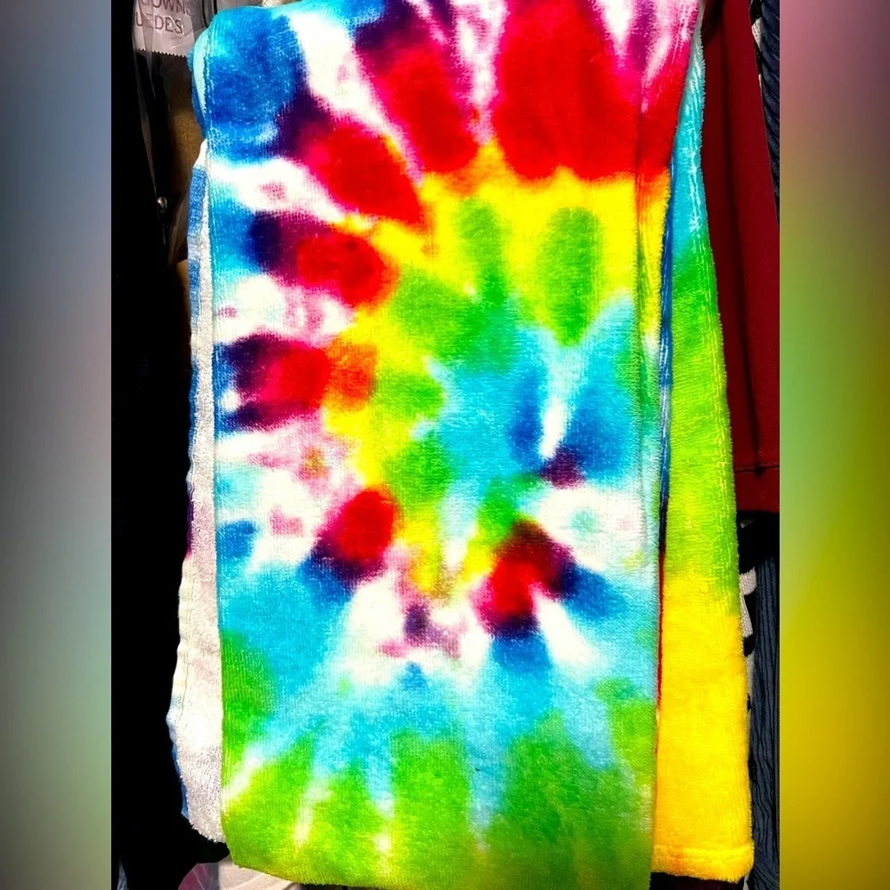 NWT-🏖️Tie Dye Beach Towel